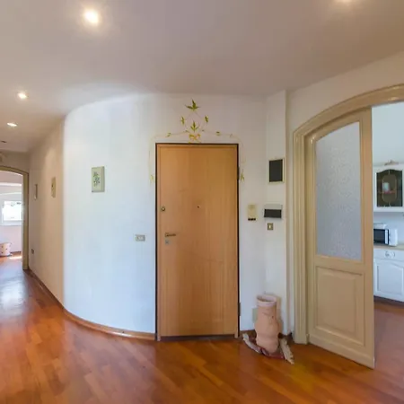Hintown Liberty Flat Сестри-Леванте
